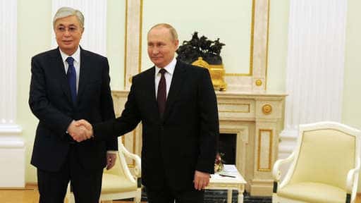 Poetin op ontmoeting met Tokayev: situatie in Kazachstan is hersteld, Rusland biedt schouder aan