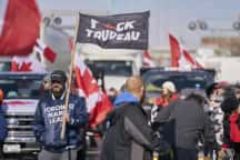 Trudeau ogłasza „niedopuszczalne” protesty, gdy policja grozi aresztowaniami