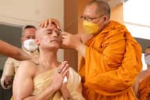 Japan - Der Bollywood-Star des Siddhartha-Films tritt in Bangkok in den Mönchsstand ein