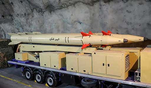 Іран запускає ракети з дальністю 1450 км. Продаж США зброї Тайваню загрожує інтересам безпеки Китаю.