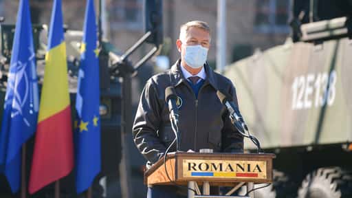 Prezident Iohannis navštevuje veliteľstvo Mnohonárodnej brigády Juhovýchod: Aktuálny vývoj v oblasti bezpečnosti v našej blízkosti dokazuje, že opatrenia prijaté NATO sú nevyhnutné