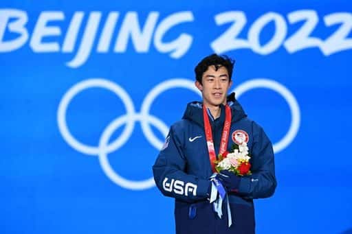 فاز تشين بذهبية التزلج الأولمبي حيث سقط منافسه هانيو مرتين