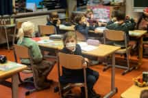 Masker i klassen - hur skadligt för barns utveckling?