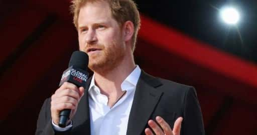 Il principe Harry della Gran Bretagna giura di finire il lavoro sull'HIV della defunta madre Diana