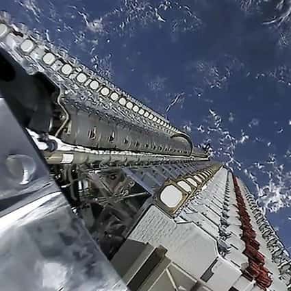 Plán na 30 000 satelitov Starlink vyvoláva obavy z havárie v NASA