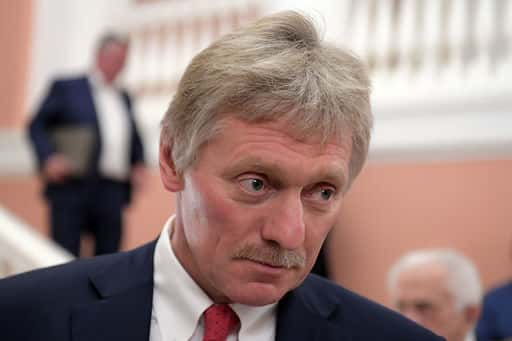 Peskov comentou a mensagem sobre a conversa privada entre Putin e Macron