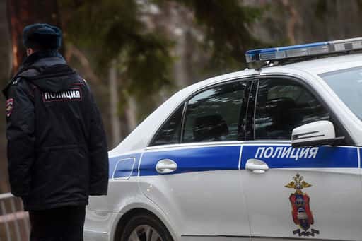 Near Yekaterinburg, a man in front of his children set fire to a car with his ex-wife