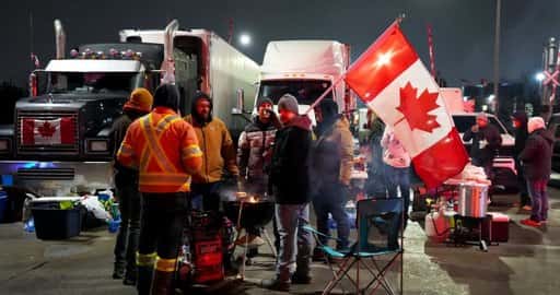 USA naliehajú na Kanadu, aby využila federálne právomoci na ukončenie hraničnej blokády konvojov nákladných áut