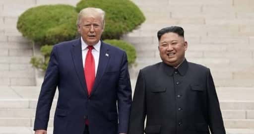 Трамп говорит, что поддерживает связь с Кимом из Северной Кореи: Книга