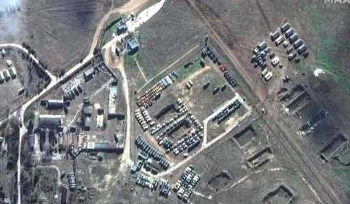 Imagen satelital muestra nuevo despliegue militar ruso cerca de Ucrania