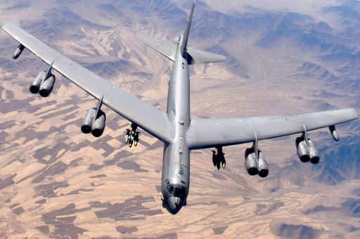 Amerykańskie bombowce nuklearne B-52 przybywają do Wielkiej Brytanii