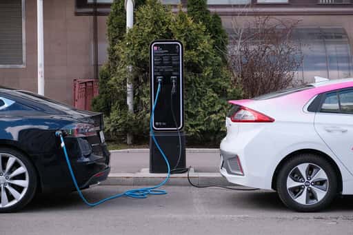 More than 60 charging stations for electric vehicles appeared in Yandex.Gas stations, recharging and parking on them are free