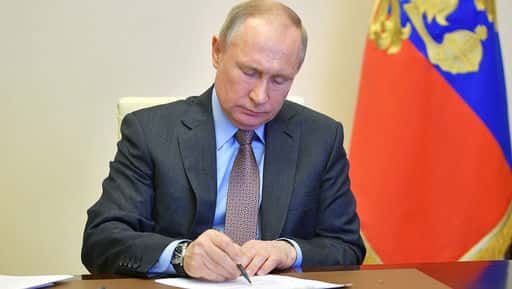 Putin je vladi naročil, naj predstavi projekte o preferencialnih hipotekah za delavce v znanosti