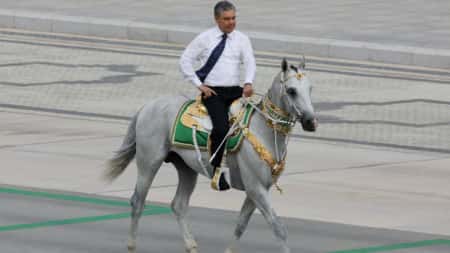 Vervroegde verkiezingen in Turkmenistan, president Berdimuhamedov treedt af