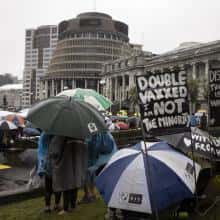 Protesten in Nieuw-Zeeland en Australië tegen verplichte vaccinatie nemen toe