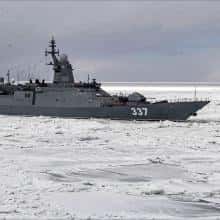 Več kot 30 ruskih vojaških ladij je začelo z vajami blizu Krima
