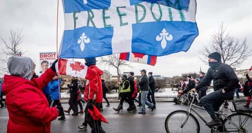 Kanada - PÅ BILDER: Tusentals demonstrerar i Montreal för att stödja protest mot mandat