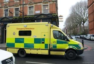 Più di dieci persone sono rimaste ferite nel crollo di un edificio a Londra