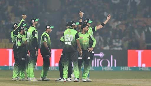 Lahore Qalandars prerušili víťaznú sériu Multan Sultans s 52-násobným víťazstvom