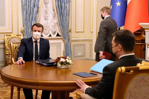 Zelensky diskuterade Normandie-formatet med Macron