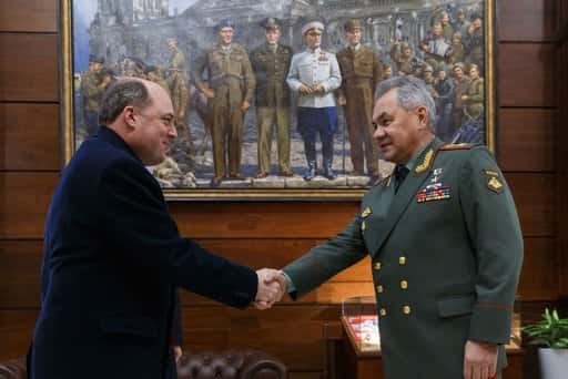 Russia - British Twitter users admired the painting in the photo of Shoigu and Wallace