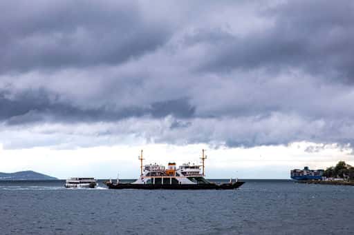 Se suspende el movimiento de barcos por el Bósforo por avería de un carguero