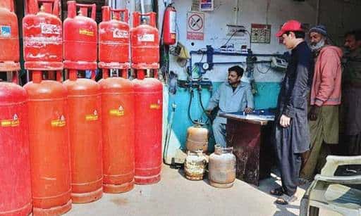 باكستان - إغلاق أربعة متاجر لإعادة تعبئة الغاز النفطي المسال في لاهور