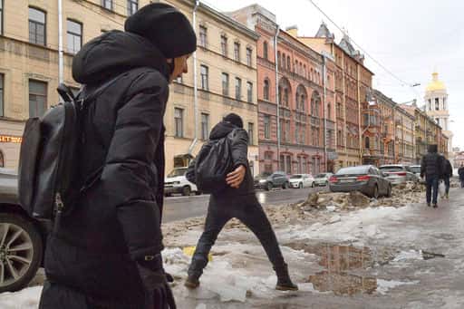 Petersburger skickas i husarrest för dålig snöröjning