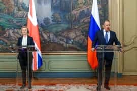 Русија, Уједињено Краљевство, тргују бодљи током разговора Москве о украјинској кризи