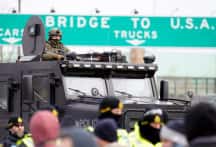 Полицията е в позиция да разчисти ключов граничен мост от протестиращи в Канада: Журналист на AFP