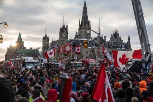 Foto's: protesten in Ottawa zwellen aan terwijl Amerikaanse grensblokkades doorgaan