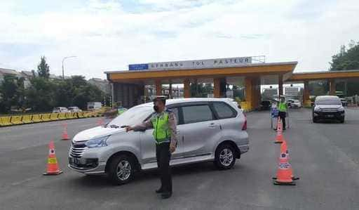 2.041 Fahrzeuge drehten an 5 Mautstellen in Bandung um