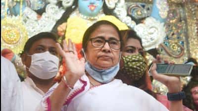 Te midden van berichten over breuk in TMC, schaft Mamata hoge partijposten af