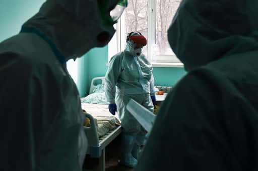 تم نقل 12653 شخصًا آخرين مصابين بـ COVID-19 إلى المستشفى في روسيا