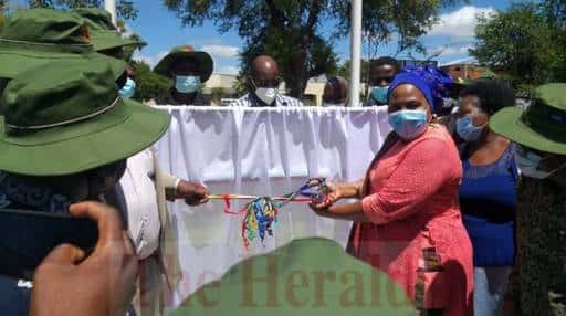 Ministrul Mutsvangwa a comandat postul de radio comunitar Avuxeni...