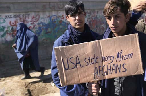 Пакистан - Афганистанците протестират срещу заповедта на САЩ да дадат 3,5 милиарда долара на жертвите на 11 септември