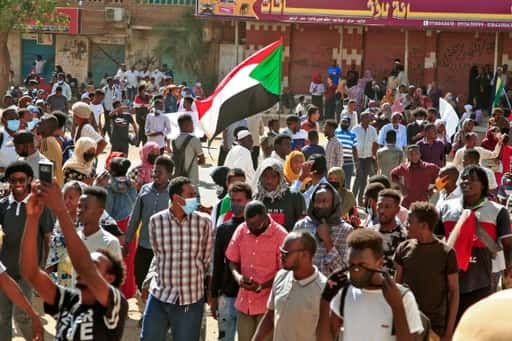 По меньшей мере один человек погиб в Судане в знак протеста против военного режима