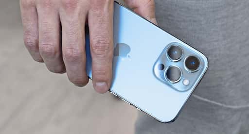 Apple in Tim Cook bosta sodila zaradi prikrivanja dejstva o padcu prodaje iPhona