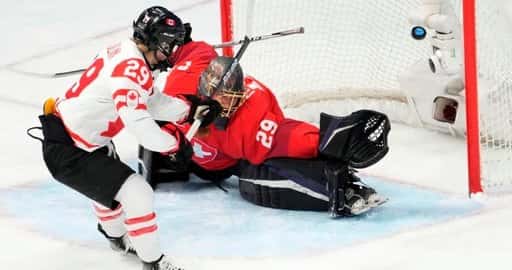 Kanada bo po porazu Švice igrala v finalu ženskega olimpijskega hokeja