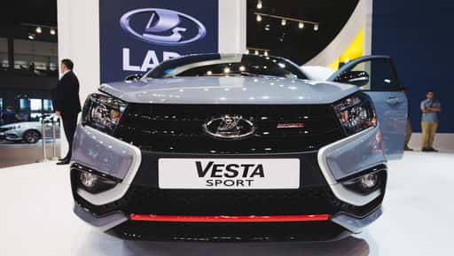 AvtoVAZ a nié l'achèvement de la sortie du sport Lada Vesta