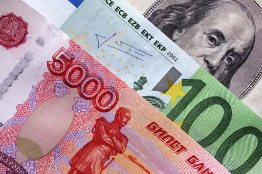 Na Rússia, o número de pessoas que desejam receber salários em moeda estrangeira aumentou