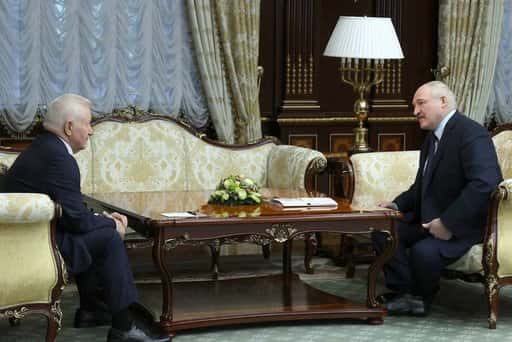 Лукашэнка: Ніхто не плануе ваяваць з Украінай