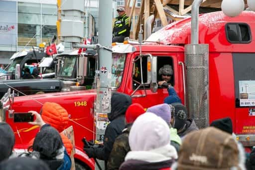 Ontario släpper vaccinbevis, Kanadas lastbilsförares protester kvarstår