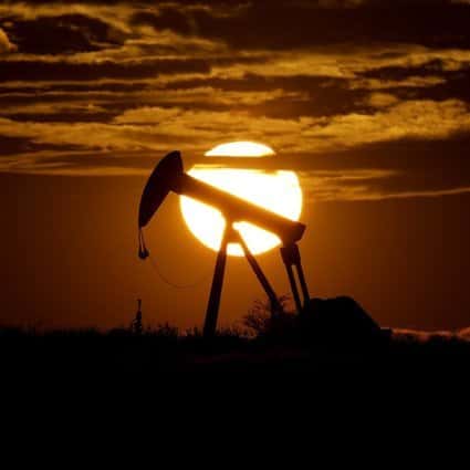 Petróleo salta para maior desde 2014, com tensão na Ucrânia levando à escassez