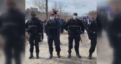 Canada - Woede, frustratie over hoe de politie van Edmonton omging met tegenprotesten en konvooilawaai: raadslid