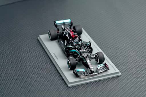 Redmi surprised journalists again: the invitation to the presentation of Redmi K50 contains a model of a Formula 1 racing car