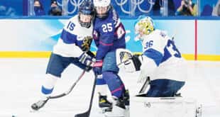 تطيح النساء الأمريكيات بفنلندا لتواجه كندا في النهائي الأولمبي