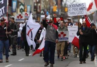 Autoridades canadienses listas para usar ley de emergencia para poner fin a protestas de camioneros
