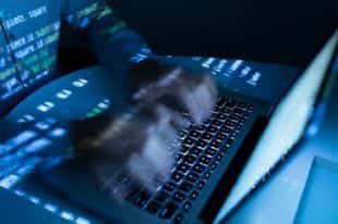 V Ukrajini so poročali o DDoS napadih na spletnih straneh ministrstva za obrambo, oboroženih sil in dveh državnih bank