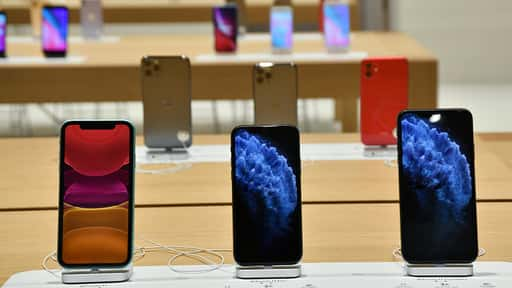 Russia fears US sanctions: smartphone sales soar